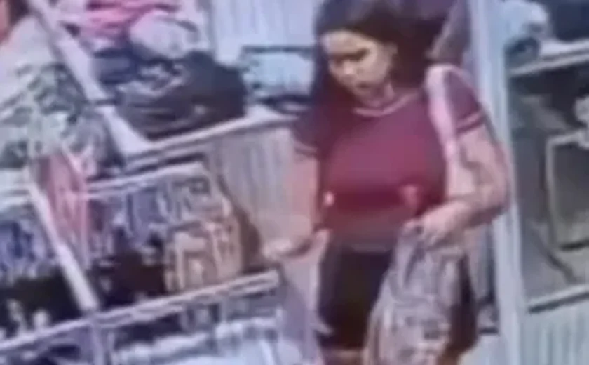 Trio de mulheres é suspeito de furtar roupas em loja no Benedito Bentes