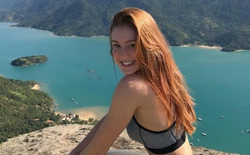 Marina Ruy Barbosa curte trilha com noivo e mostra look fitness