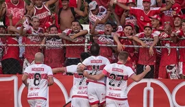 CRB vence novamente e se isola no topo do campeonato