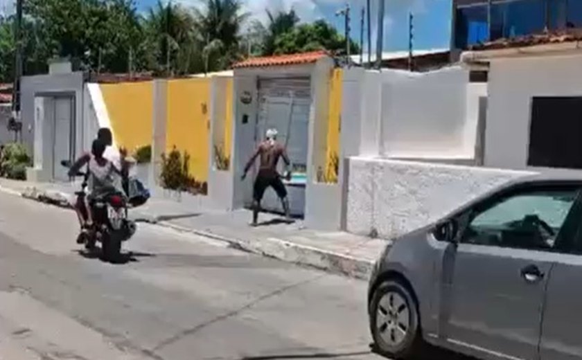 Suspeito danifica portão de prefeito em Passo de Camaragibe