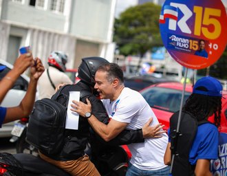 Renan Filho vai às ruas de Maceió para ouvir demandas e apresentar propostas