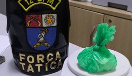 Suspeito é amarrado por trabalhadores após invadir escola em obras em Maceió