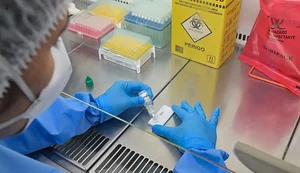 Anvisa atualiza regras sobre controle de qualidade em laboratórios
