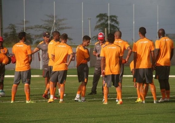 Mazola relaciona 19 jogadores para jogo do CRB contra o Tupi em Juiz de Fora