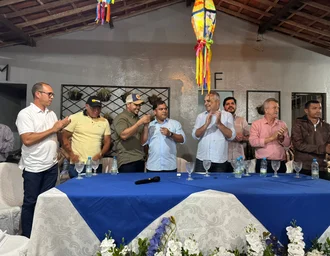Carpil é contemplada com retroescavadeira e deputado garante mais de R$ 3.3 milhões para social e hospital de Palmeira/AL