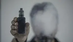 Plataformas devem remover propagandas de cigarros eletrônicos em 48h