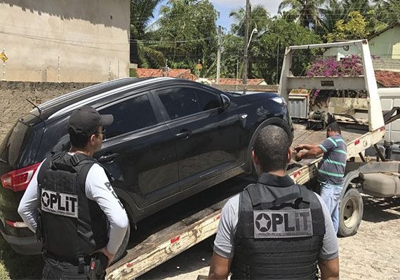 Oplit recupera carro parcialmente depenado que foi roubado em Maceió