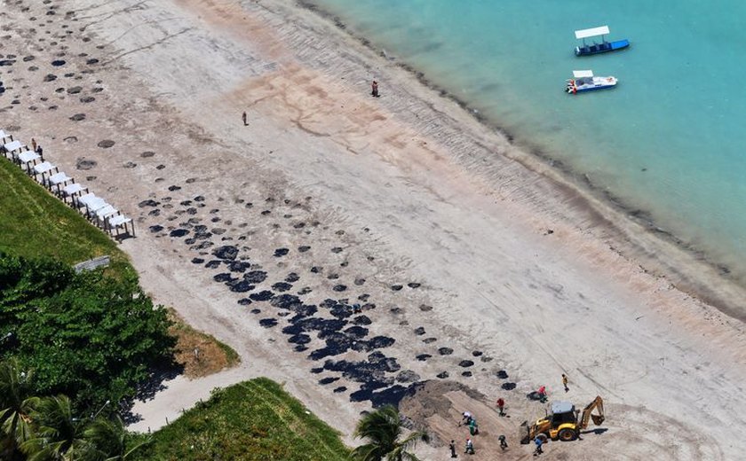Quatro mil toneladas de óleo já foram retirados das praias nordestinas