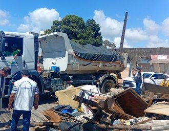 Vigilância Sanitária e Alurb recolhem 3 toneladas de entulhos em via pública