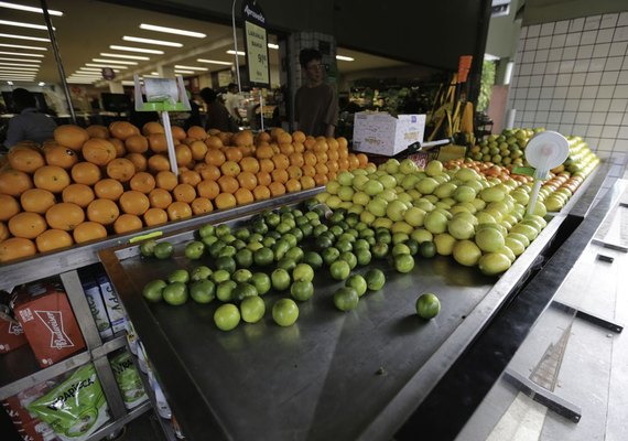 Universidade cria técnica que identifica uso de agrotóxicos em frutas