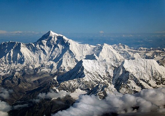 Helicóptero cai perto do Monte Everest e mata seis turistas