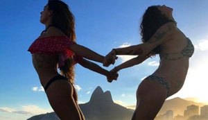 Isis Valverde faz pose de Ioga com amiga grávida na praia