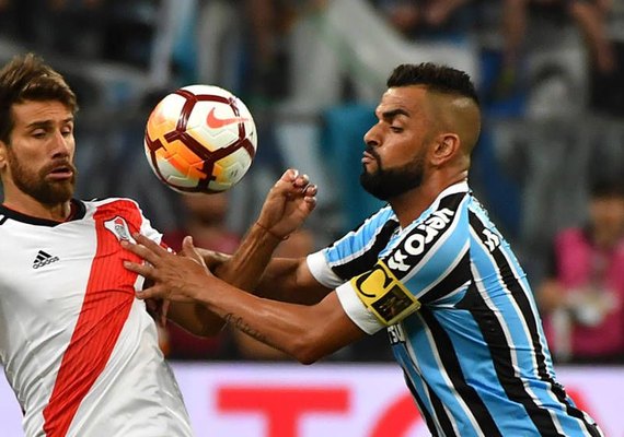 Grêmio leva virada em casa e River Plate vai à final
