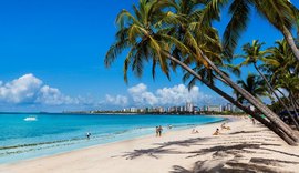Caetano Veloso compara beleza de praia italiana ao mar de Maceió