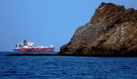 Petróleo Brent ultrapassa US$ 104 em nova escalada de tensão no Oriente Médio