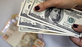 Dólar tem terceira alta seguida nesta quarta com cautela com cenário político