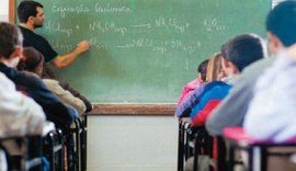 Professores recebem 13% menos que trabalhadores com ensino superior