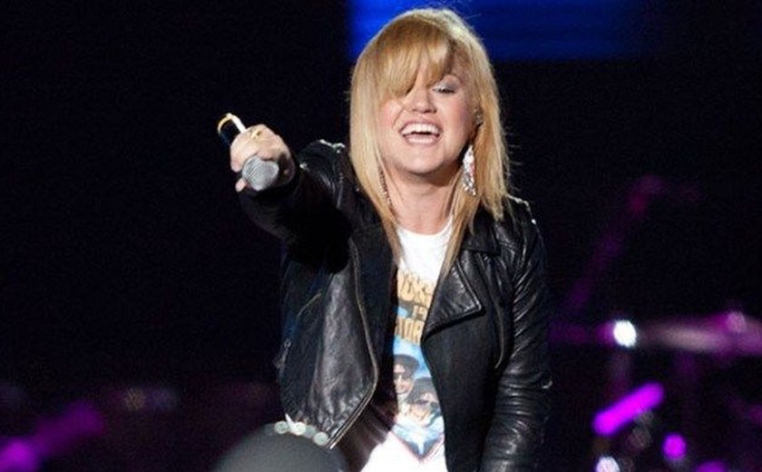 Cantora Kelly Clarkson é anunciada como técnica do 'The Voice'