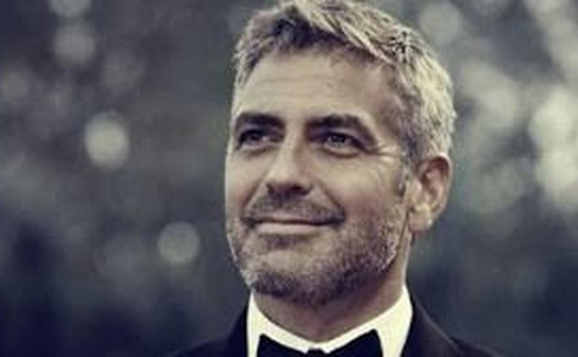 Clooney se diz exausto com gêmeos e que chora mais do que eles