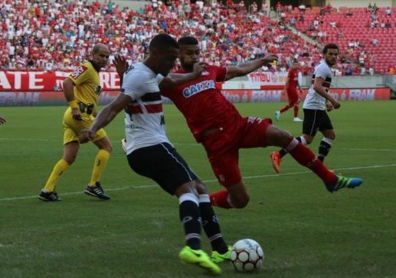 Santa Cruz empata com o Náutico e perde chance de encostar no G4