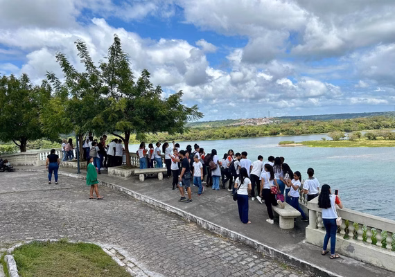 Turismo do Saber leva alunos a imersão prática no patrimônio e na preservação ambiental de Penedo