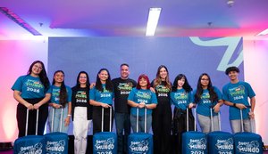 Paulo Dantas entrega kits do Daqui Pro Mundo para os 150 estudantes aprovados no intercâmbio