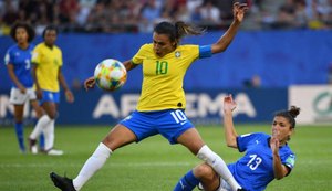 Marta faz de pênalti, Brasil bate a Itália e se classifica às oitavas da Copa do Mundo