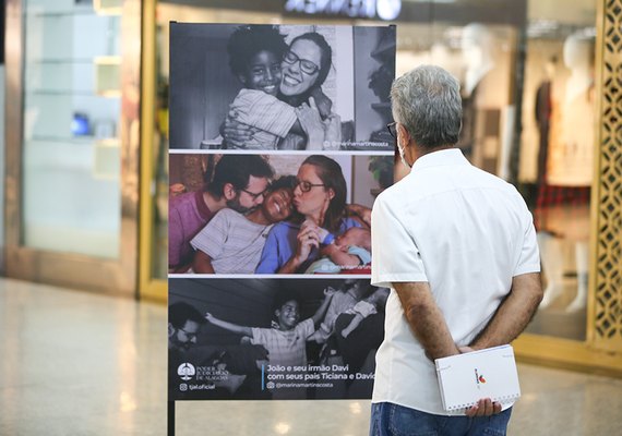 Adoção: segundo dia de evento no shopping esclarece sobre visitas a crianças