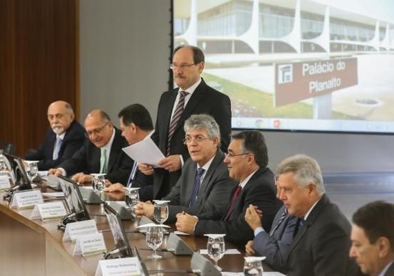 Governadores e Temer fecham acordo para repasse de multas da repatriação