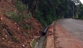 Tubos de drenagem são furtados na Ladeira de Fernão de Velho