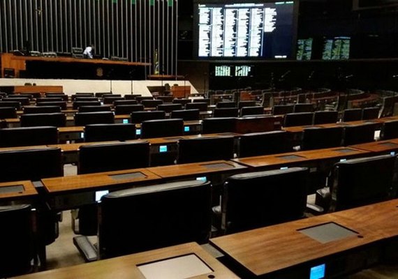 Congresso tem dia esvaziado após lista de inquéritos com políticos