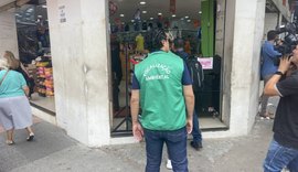 Fiscais de licenciamento urbano e ambiental notificam comércios com som alto no Centro de Maceió
