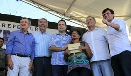 Governador entrega 245 casas e destaca investimentos em Penedo