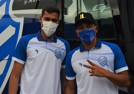 Mozart relaciona 22 jogadores e CSA embarca para enfrentar o Vitória em Salvador