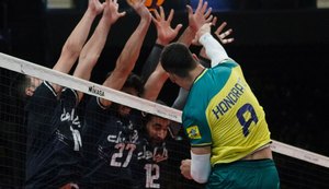 Seleção masculina de vôlei vence Irã e segue na briga por vaga nas Olimpíadas