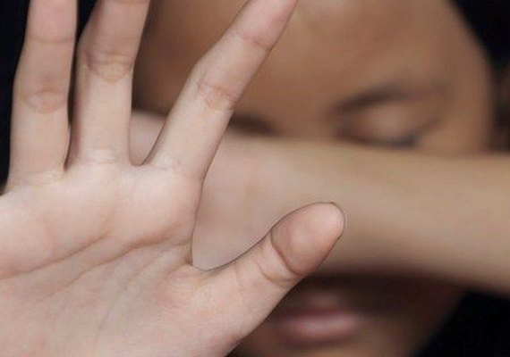 Criança é encontrada amarrada e amordaçada