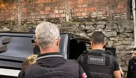 Oito pessoas são presas e dois menores apreendidos durante operação policial