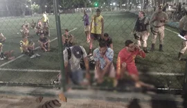 Homem morre após sofrer infarto durante jogo de futebol na orla de Maceió
