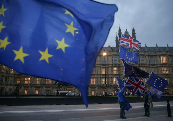 União Europeia planeja leis mais duras para serviços como Facebook e Gmail