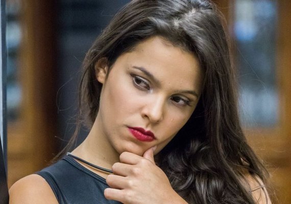 Ex-BBB Emilly Araújo é expulsa de palco após provocar dançarina