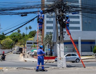 Projeto Poste Limpo já retirou mais de 300 toneladas de fiação em 18 bairros