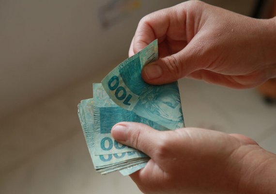 Pagamento do 13º e antecipação do salário de dezembro injetam mais de R$ 1 bi na economia alagoana