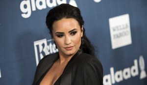 Demi Lovato sensualiza em foto antes de se apresentar no Z Festival