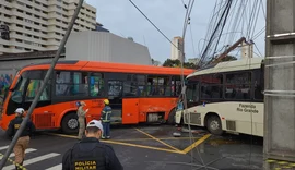 Acidente entre dois ônibus do transporte coletivo deixa mais de 40 feridos