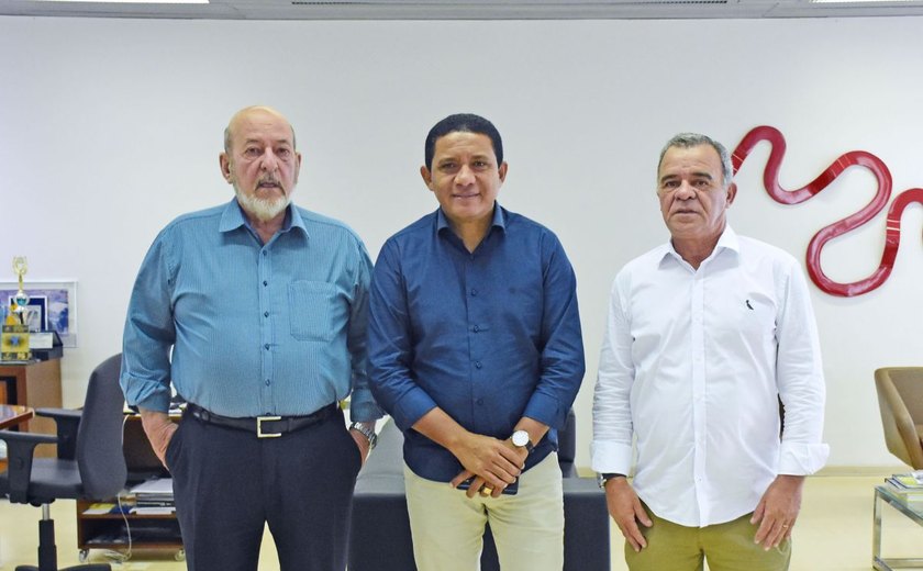 Lyra e prefeito Julio Cezar discutem parcerias para desenvolvimento de Palmeira