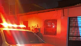 Mulher de 55 anos é encontrada morta e despida dentro de casa em Maceió