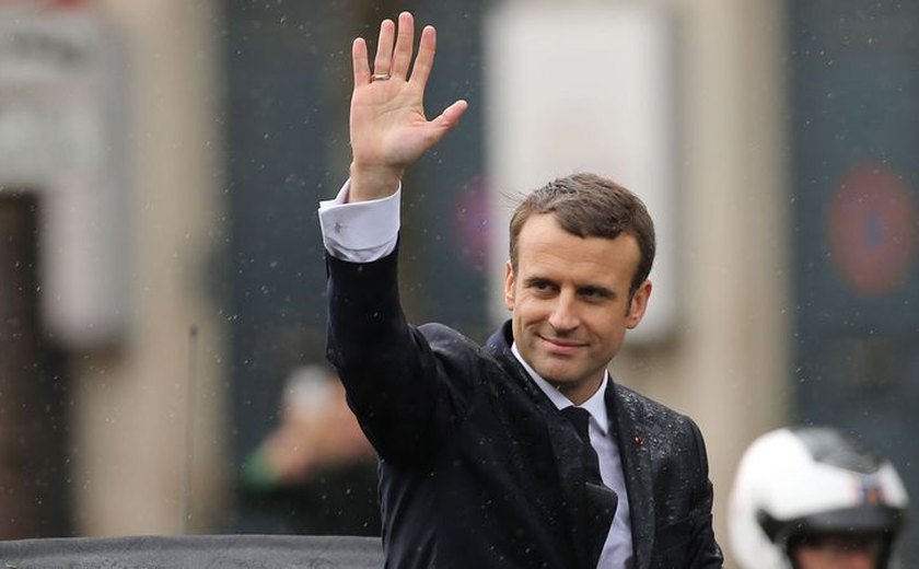Macron toma posse como presidente e defende uma 'França forte'