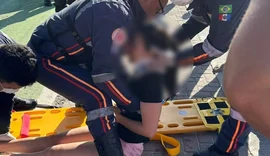 Carro invade faixa verde e atropela mulher na orla de Ponta Verde