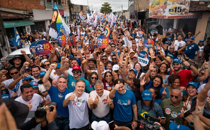 Benedito Bentes celebra candidatura de Renan Filho com mais de 7 mil pessoas nas ruas