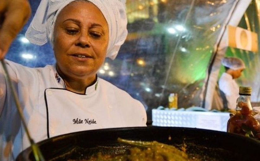 Mãe Neide é eleita embaixadora da culinária de Alagoas